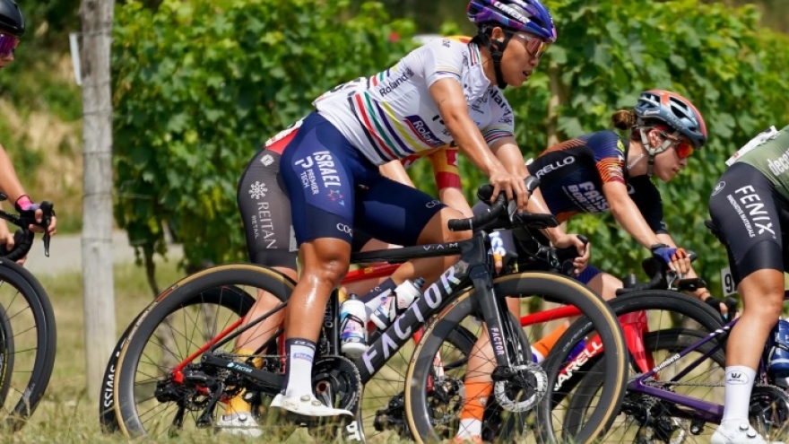 VN cyclist has accident, leaves Giro d'Italia Donne 2023